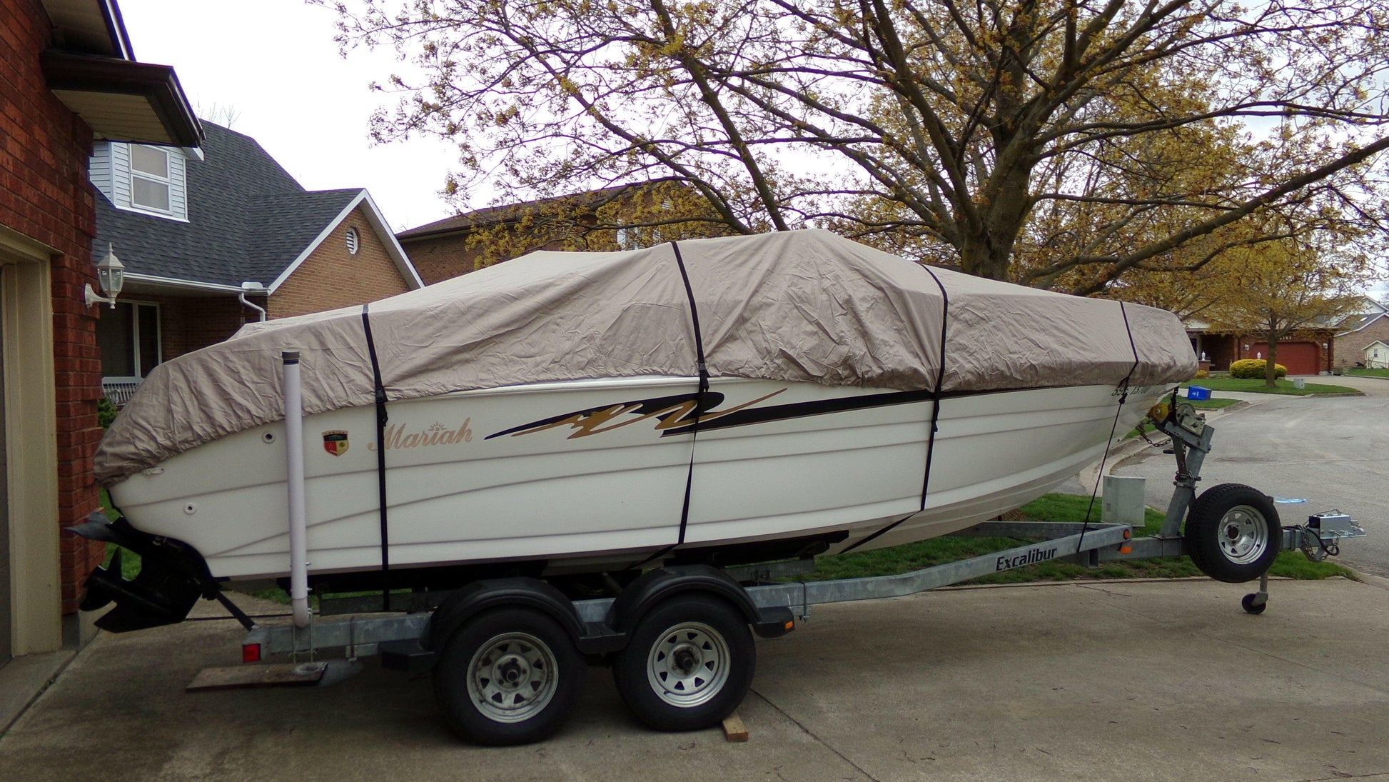 Ultimate Protection for Your Boat: Heavy-Duty 600D Marine Grade Cover for 14-16Ft V-Hull - UV Resistant, Waterproof & Trailable!.