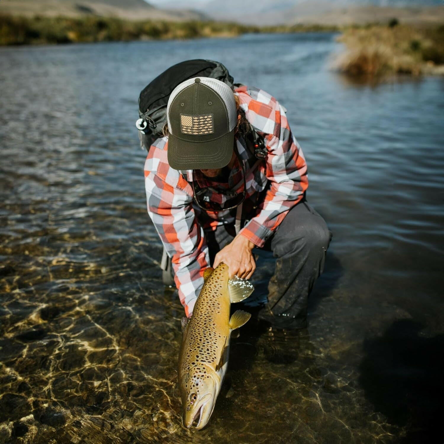 American Fish Flag Trucker Hats - Ideal Gifts for Anglers - Fashionable Snapback for Outdoor Activities and Everyday Use